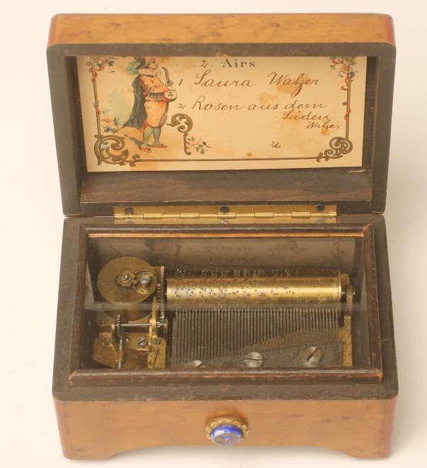 A MINIATURE SWISS MUSICAL BOX Image
