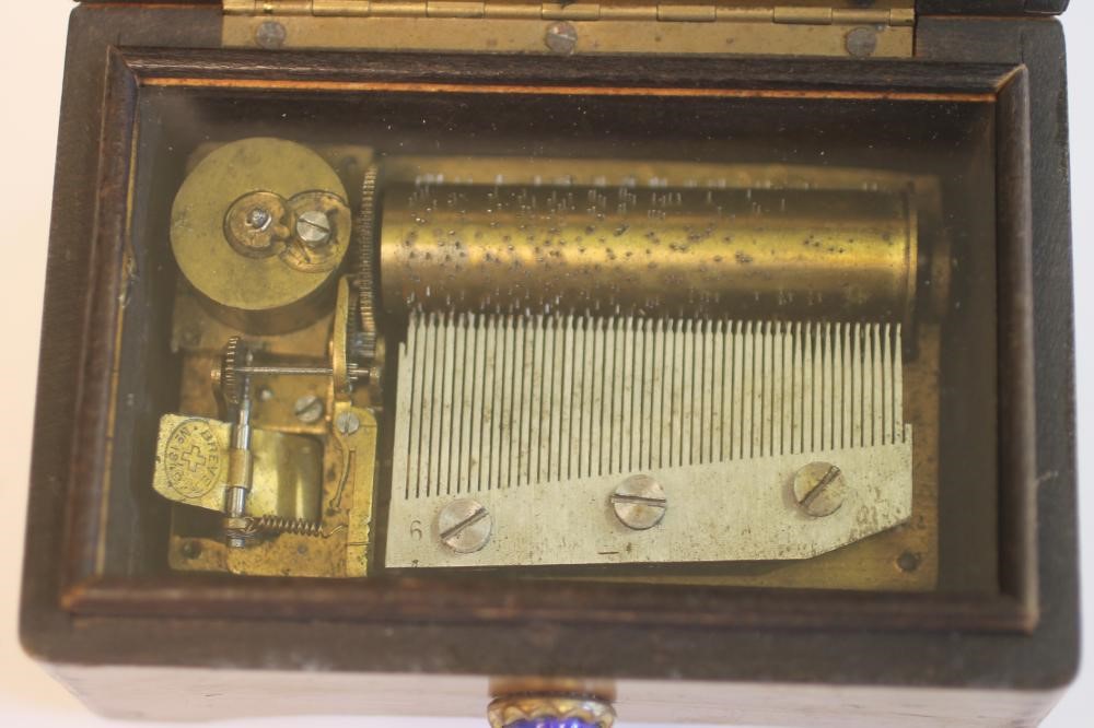 A MINIATURE SWISS MUSICAL BOX Image
