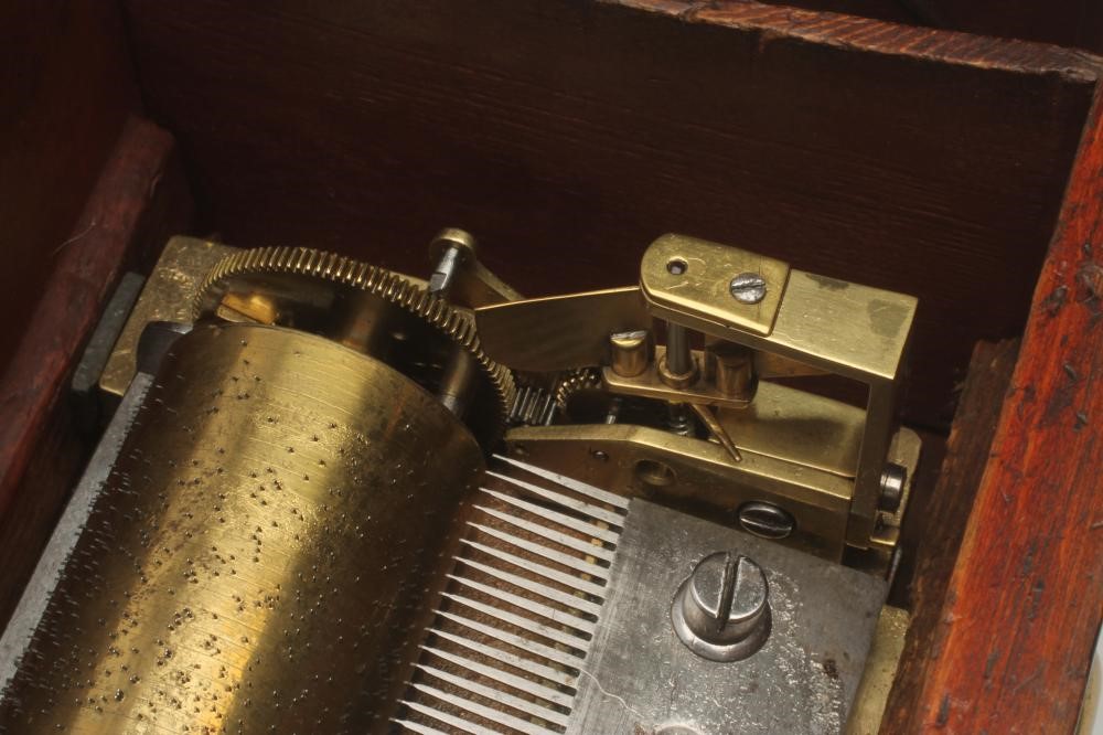 A LE COULTRE FRERES SWISS KEY WIND MUSICAL BOX Image