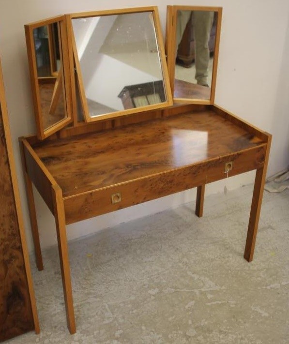 A HEALS OF LONDON THREE PIECE YEW VENEERED AND TEAK (?) BEDROOM SUITE Image