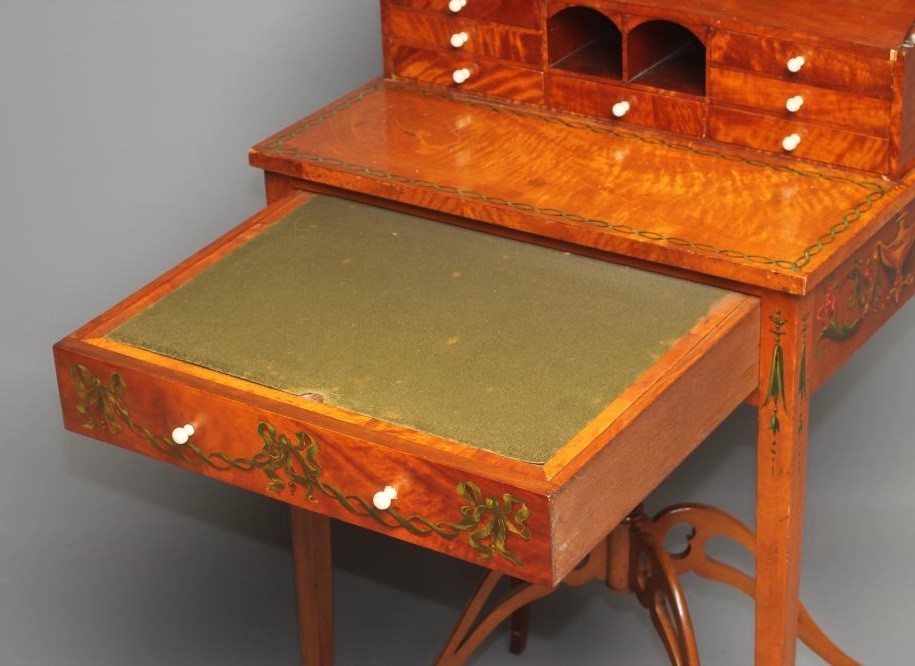 A LADY'S SHERATON STYLE MINIATURE SATINWOOD BONHEUR DU JOUR Image