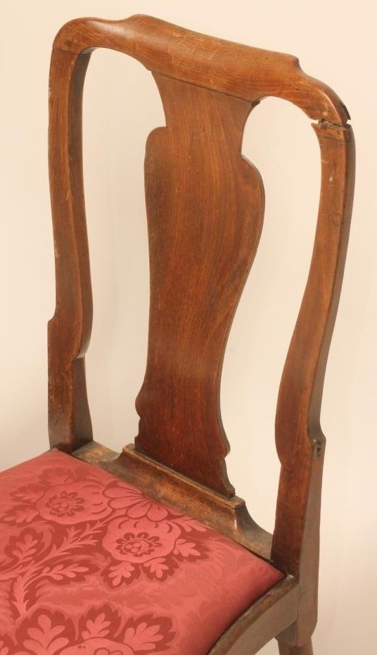 A PAIR OF EARLY GEORGIAN MAHOGANY SIDE CHAIRS Image