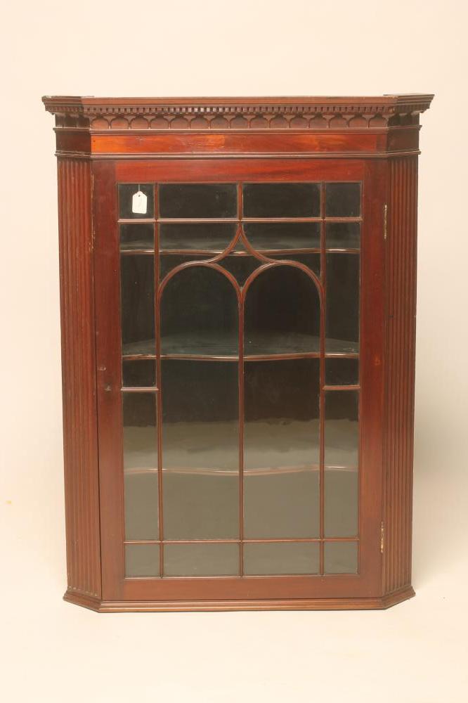 A GEORGIAN MAHOGANY CORNER CUPBOARD Image