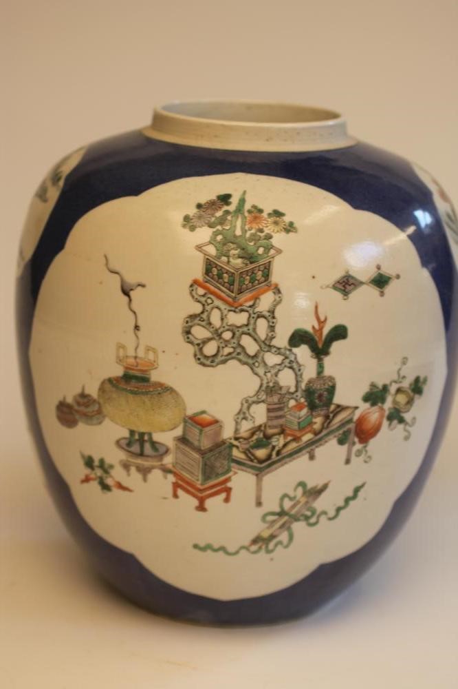 A CHINESE PORCELAIN JAR Image