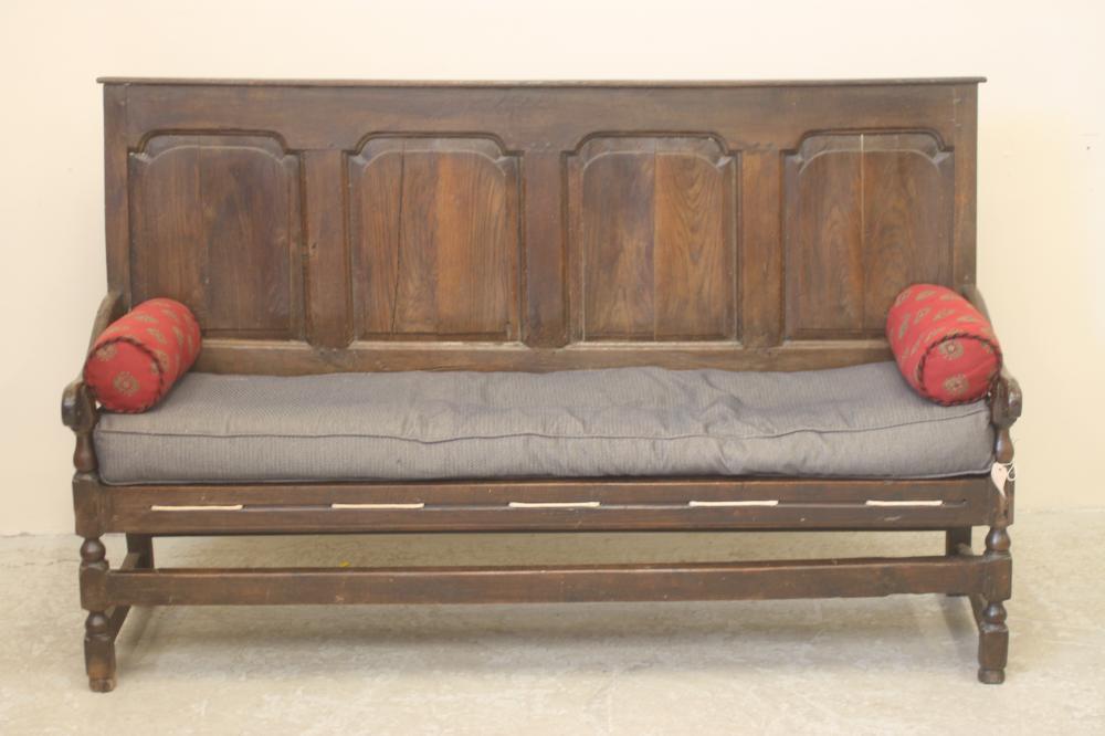 A GEORGIAN OAK SETTLE Image