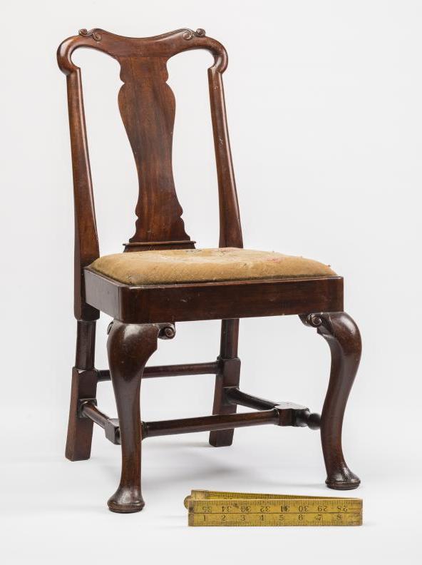AN EARLY GEORGIAN STYLE CHILD'S MAHOGANY CHAIR Image