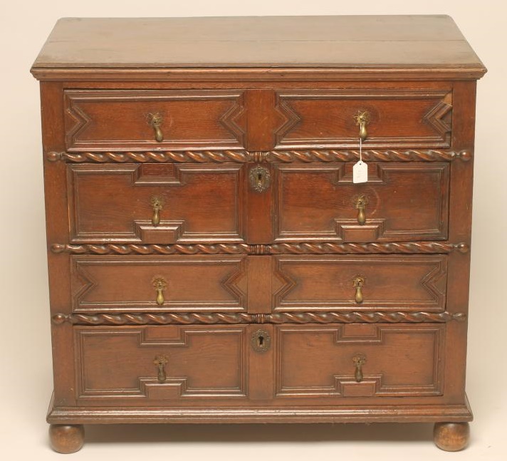 AN OAK CHEST Image