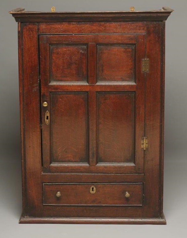 A SMALL GEORGIAN OAK HANGING WALL CUPBOARD Image