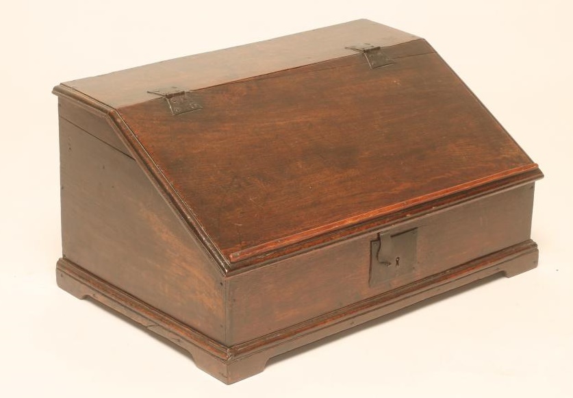AN OAK BOX DESK Image