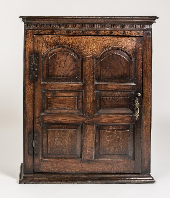 A GEORGIAN OAK WALL CUPBOARD Image