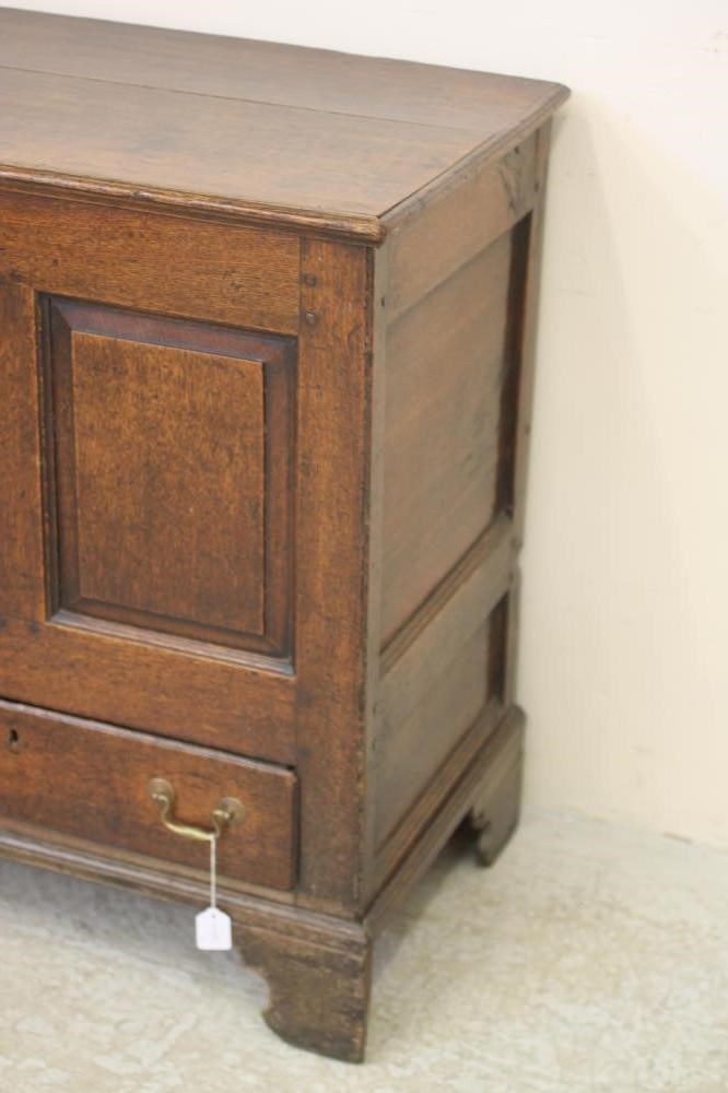 A GEORGIAN OAK PANELLED CHEST Image
