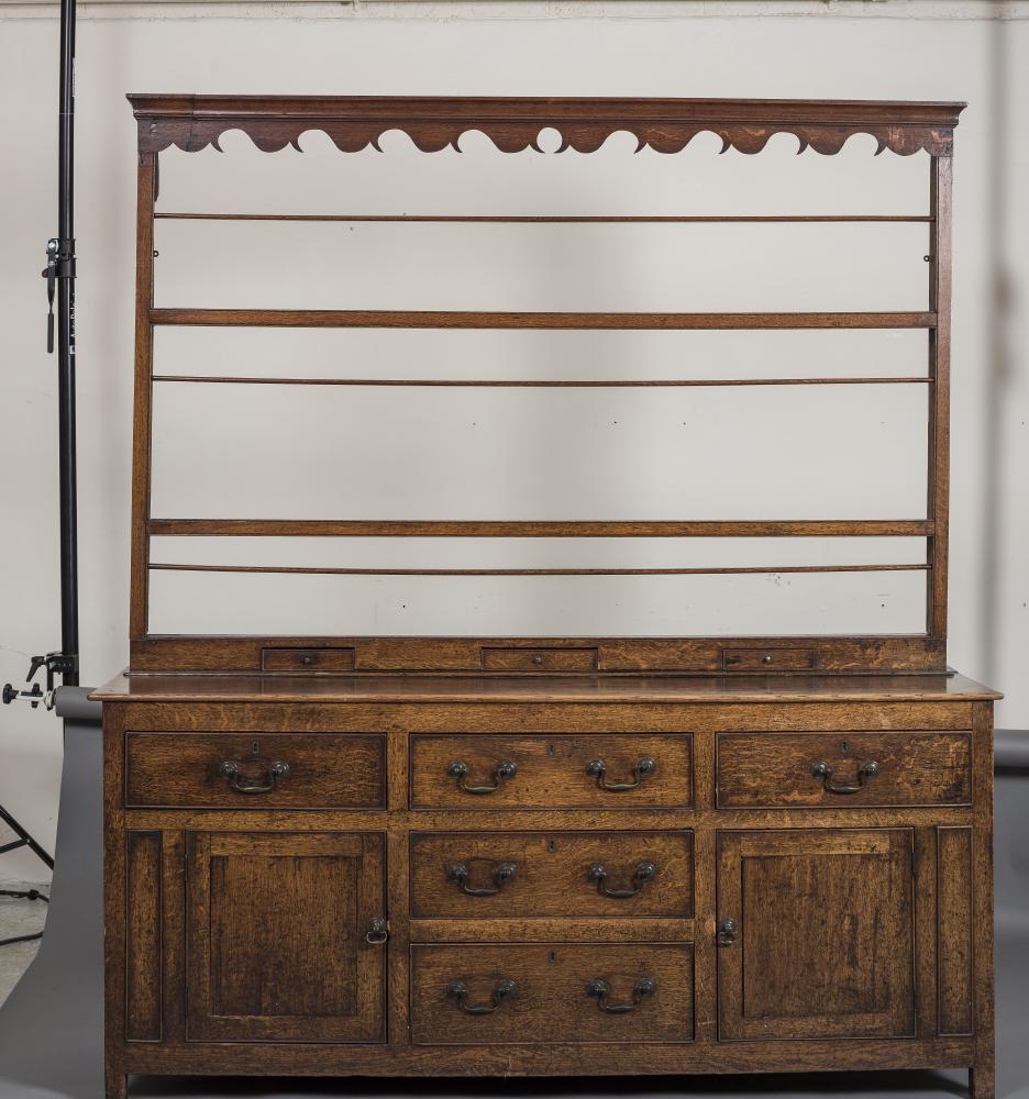 A GEORGIAN OAK DRESSER Image