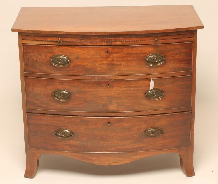 A GEORGIAN MAHOGANY BOWED CHEST Image