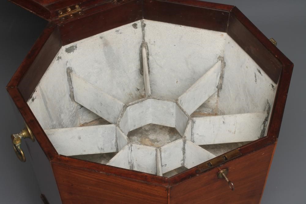 A GEORGIAN MAHOGANY CELLARETTE Image