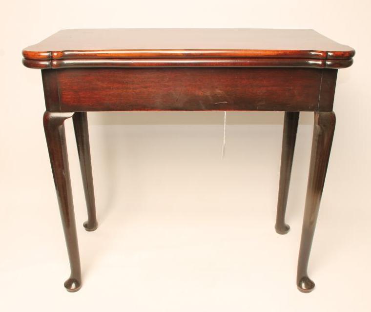 A GEORGIAN MAHOGANY FOLDING TEA TABLE Image