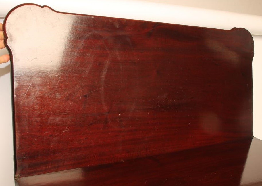 A GEORGIAN MAHOGANY FOLDING TEA TABLE Image