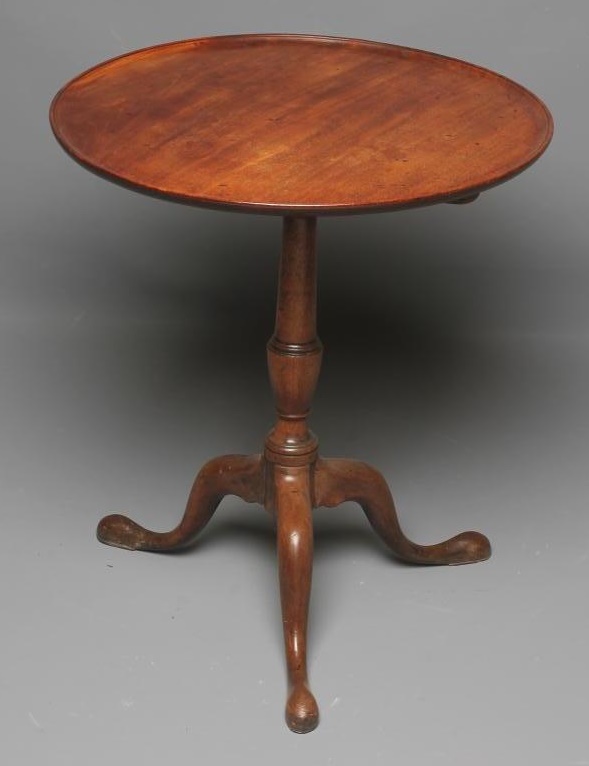 A GEORGIAN MAHOGANY TRIPOD TABLE Image