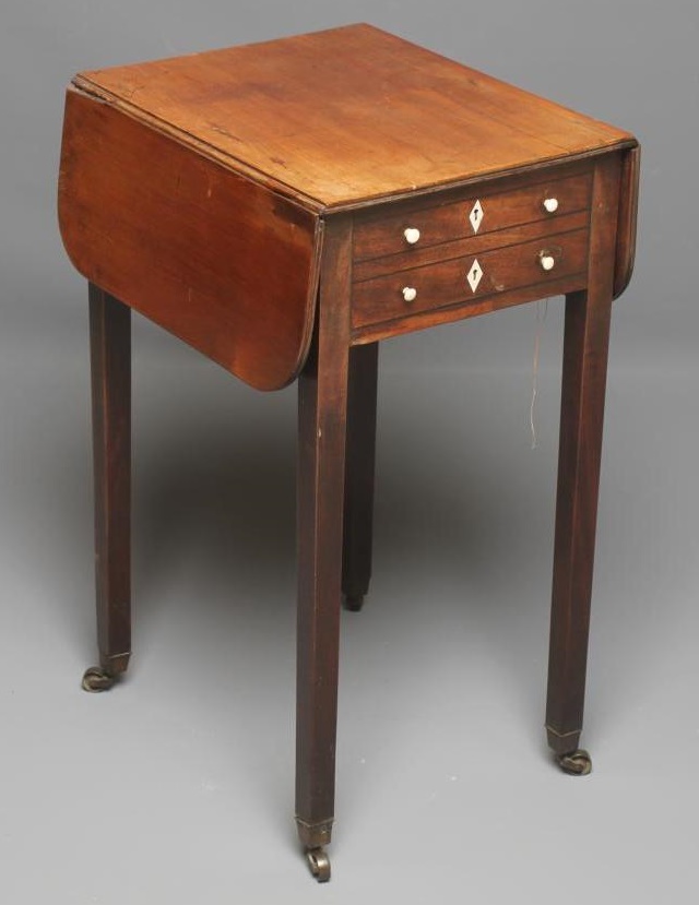 A GEORGIAN MAHOGANY WORK TABLE Image