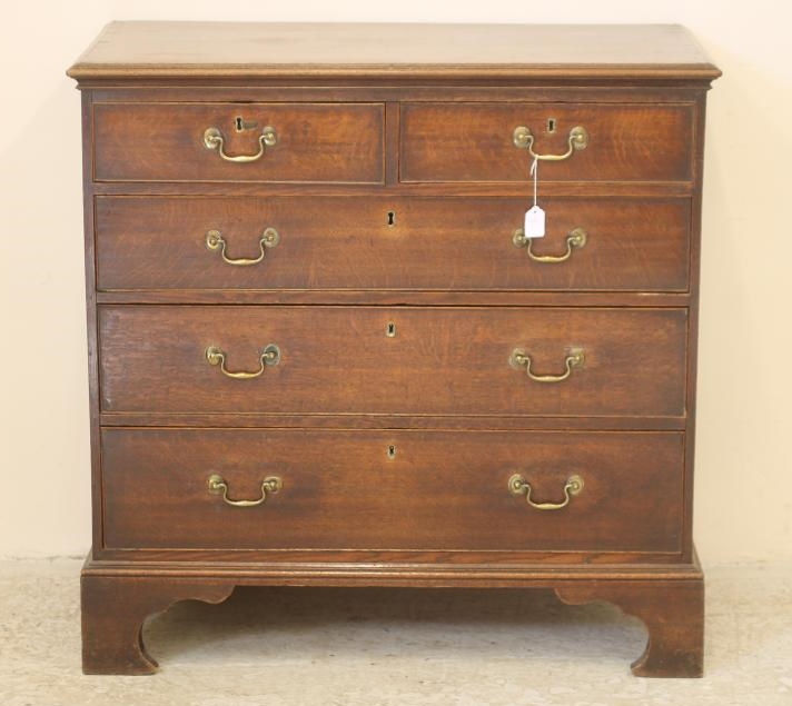 A GEORGIAN OAK CHEST Image