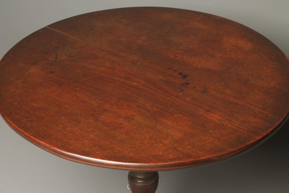 A GEORGIAN MAHOGANY TRIPOD TABLE Image