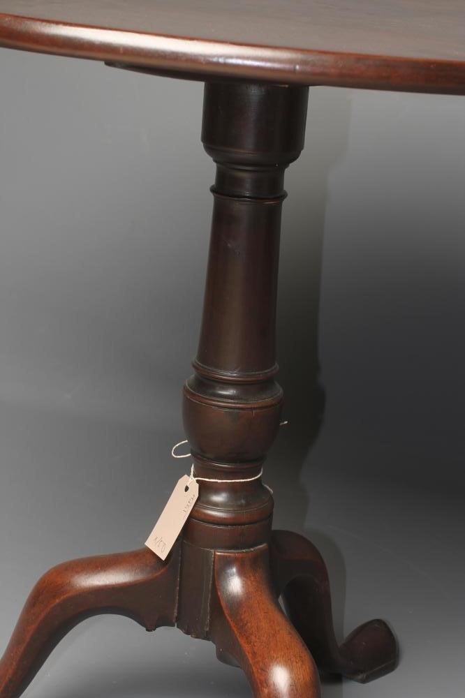 A GEORGIAN MAHOGANY TRIPOD TABLE Image