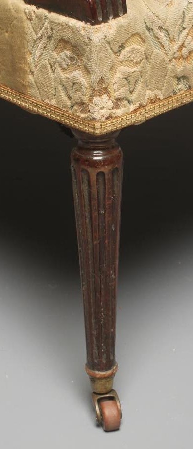 A GEORGIAN STYLE MAHOGANY LIBRARY CHAIR Image