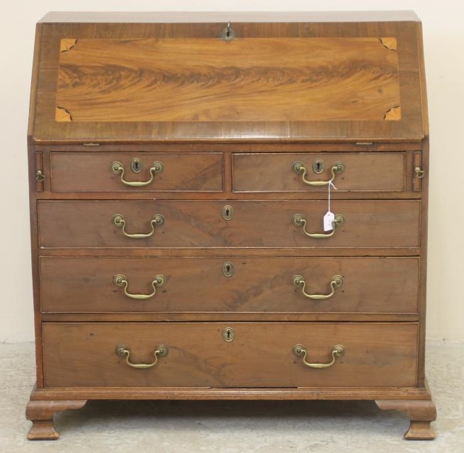 A GEORGIAN MAHOGANY BUREAU Image