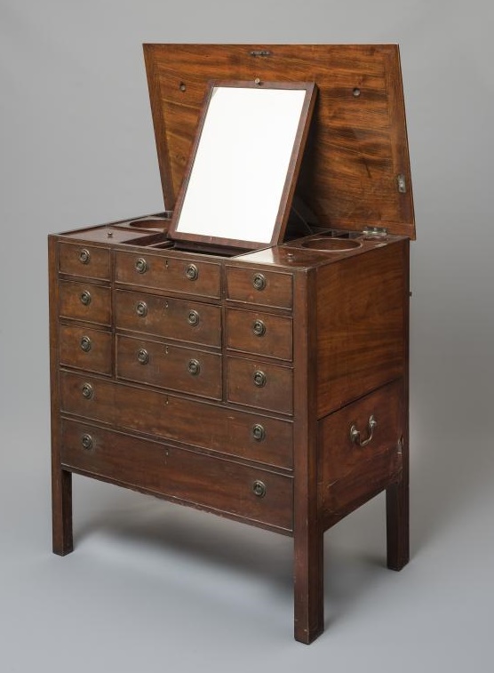 A GENTLEMAN'S GEORGIAN TOILET CABINET Image