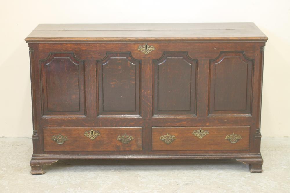 A GEORGIAN OAK PANELLED CHEST Image