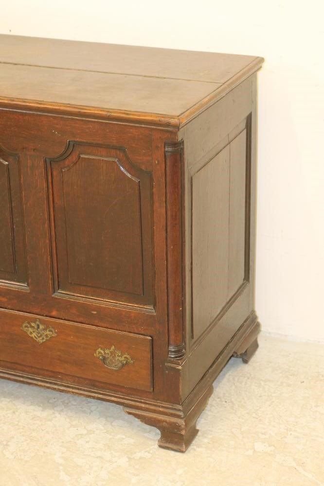 A GEORGIAN OAK PANELLED CHEST Image