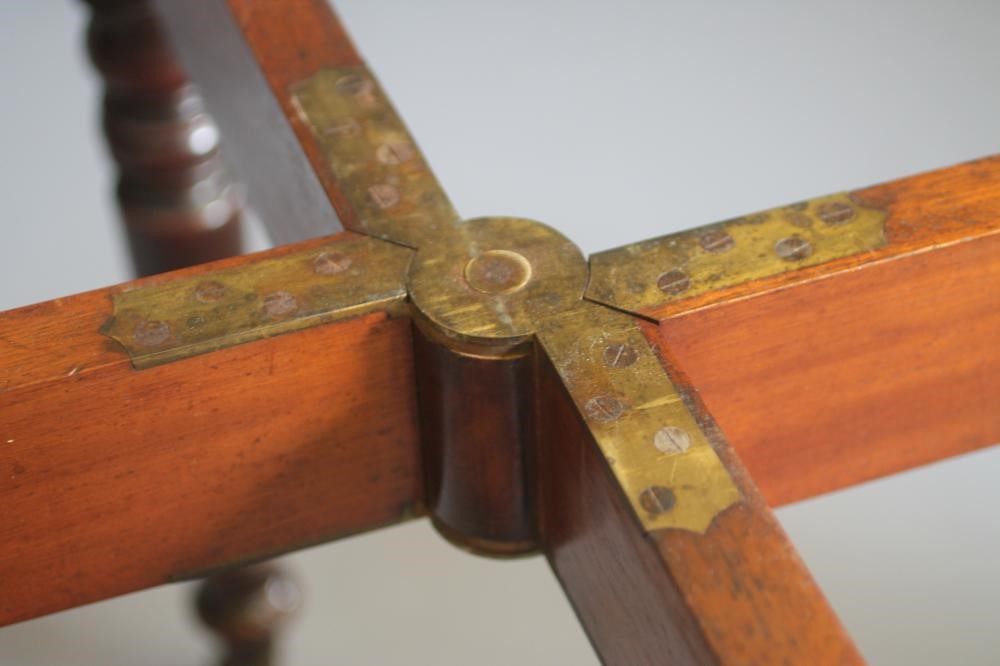 A FINE QUALITY REGENCY MAHOGANY EXTENDING DINING TABLE of rounded oblong form with ebony stringing Image