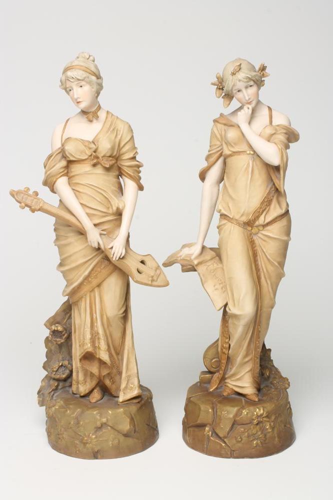 A PAIR OF ART NOUVEAU ERNST WAHLISS TURN OF VIENNA BISQUE PORCELAIN FIGURES of young ladies Image