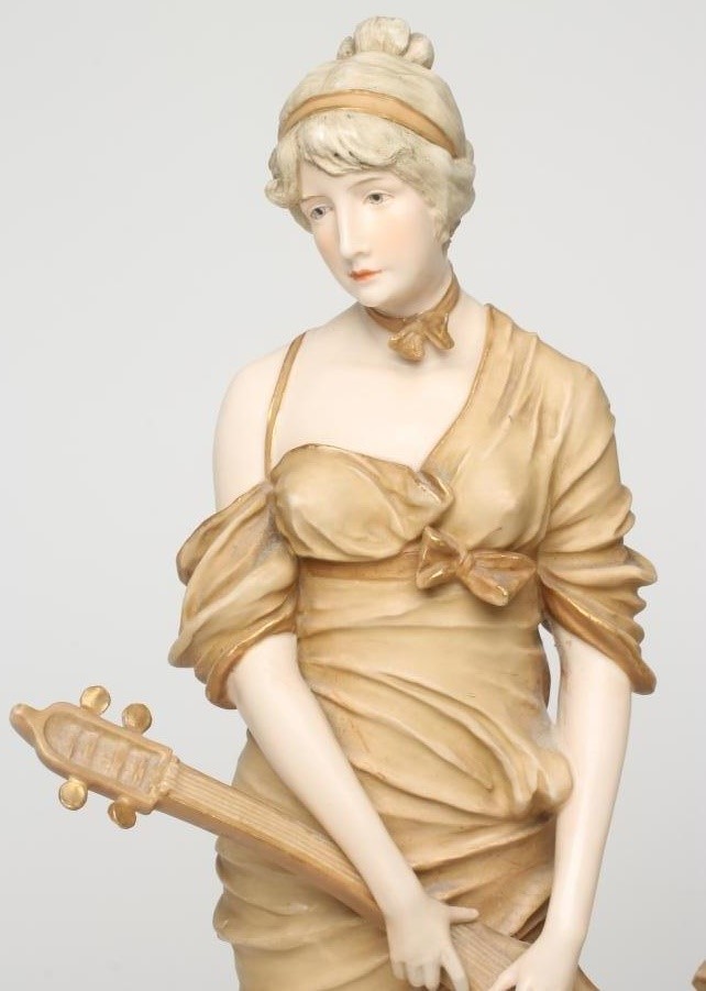 A PAIR OF ART NOUVEAU ERNST WAHLISS TURN OF VIENNA BISQUE PORCELAIN FIGURES of young ladies Image