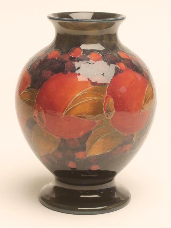 A MOORCROFT POTTERY VASE Image