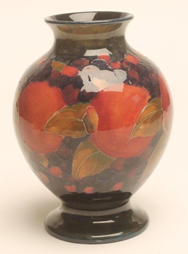 A MOORCROFT POTTERY VASE Image