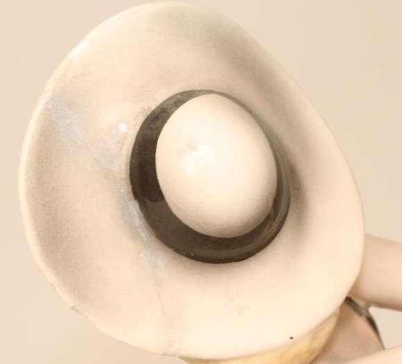 AN ART DECO DAKON GOLDSCHEIDER EARTHENWARE FIGURE of a young lady wearing a wide brimmed hat Image