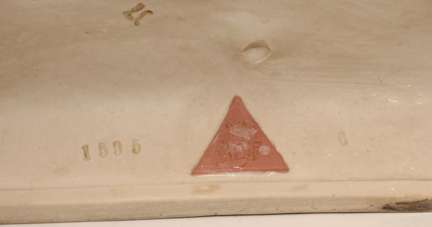 A ROYAL DUX BISQUE PORCELAIN FIGURE Image