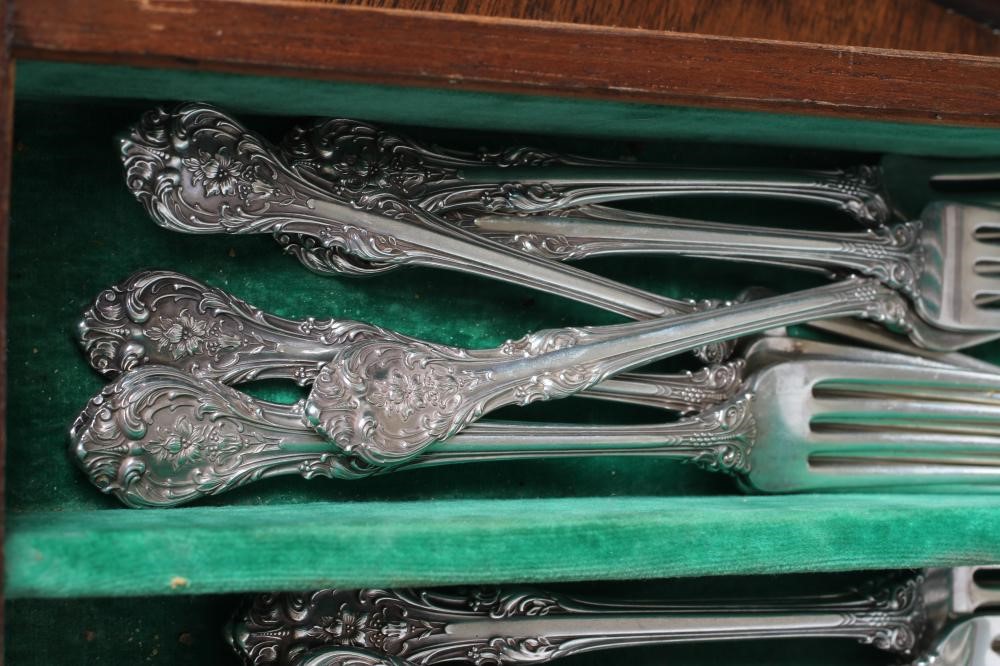 A TABLE SERVICE FOR EIGHT PLACE SETTINGS Image