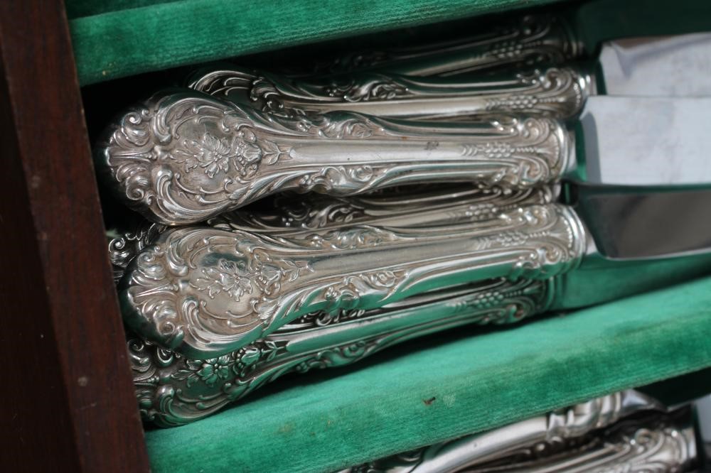 A TABLE SERVICE FOR EIGHT PLACE SETTINGS Image