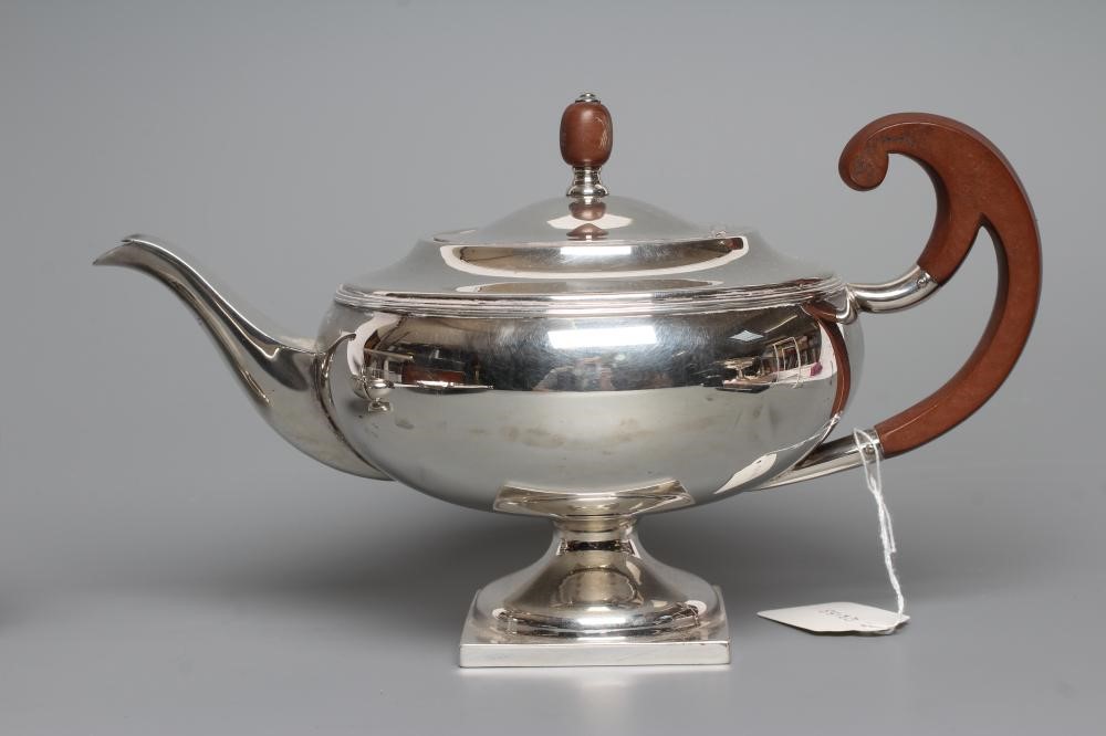 A THREE PIECE TEA SERVICE Image