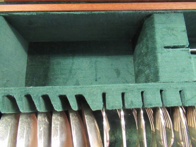 A TABLE SERVICE FOR EIGHT PLACE SETTINGS Image