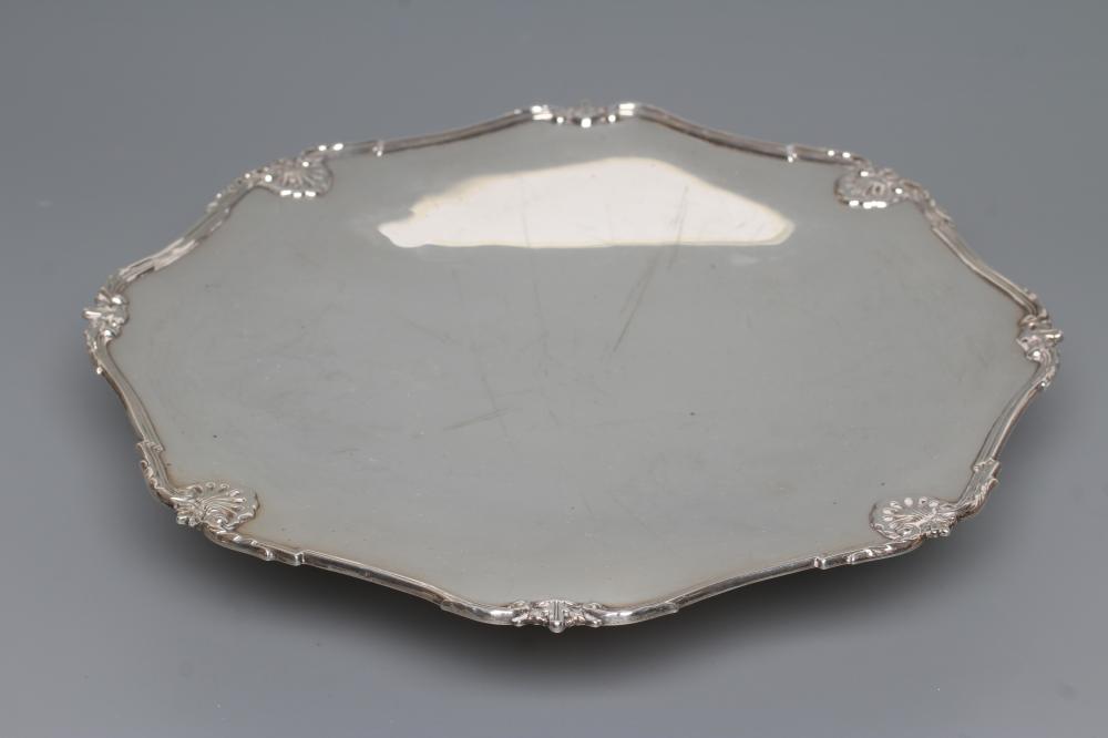 A LOW PEDESTAL DISH Image