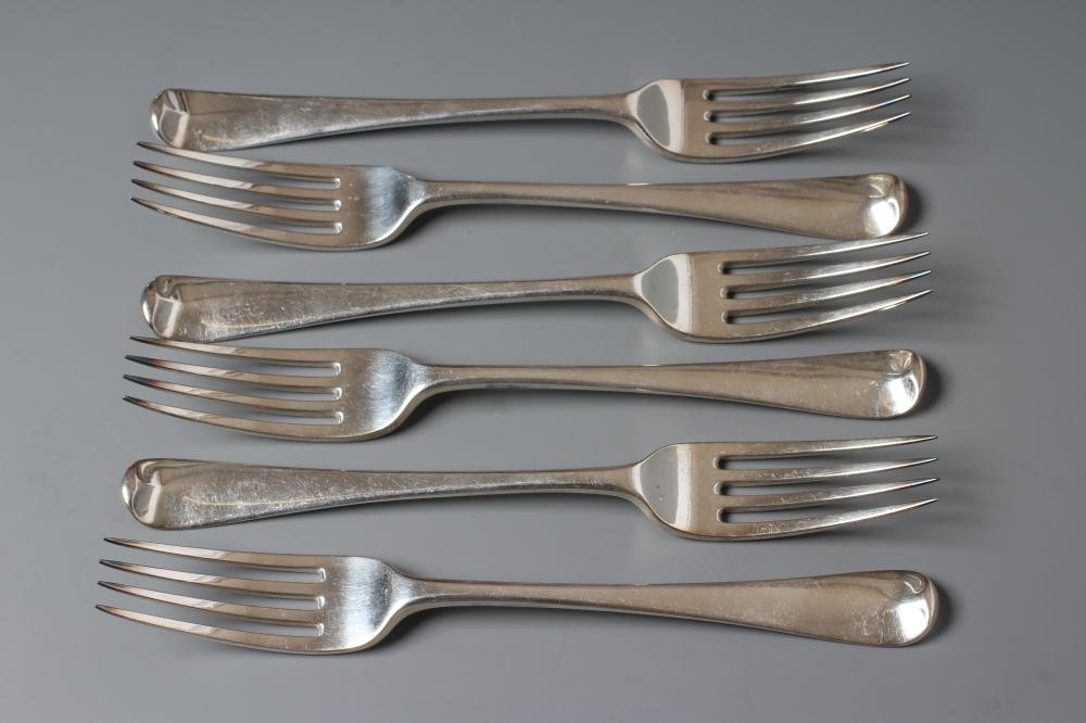 A SET OF SIX LATE GEORGE III TABLE FORKS, maker Smith & Fearn, London 1791, in Old English pattern, Image