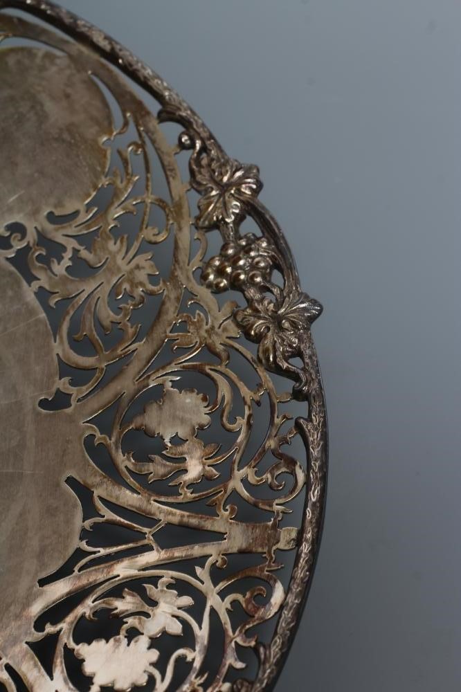 A LATE VICTORIAN FRUIT DISH Image