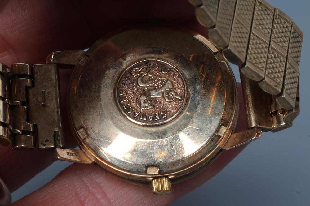 A GENTLEMAN'S 9CT GOLD OMEGA AUTOMATIC SEAMASTER WRISTWATCH Image