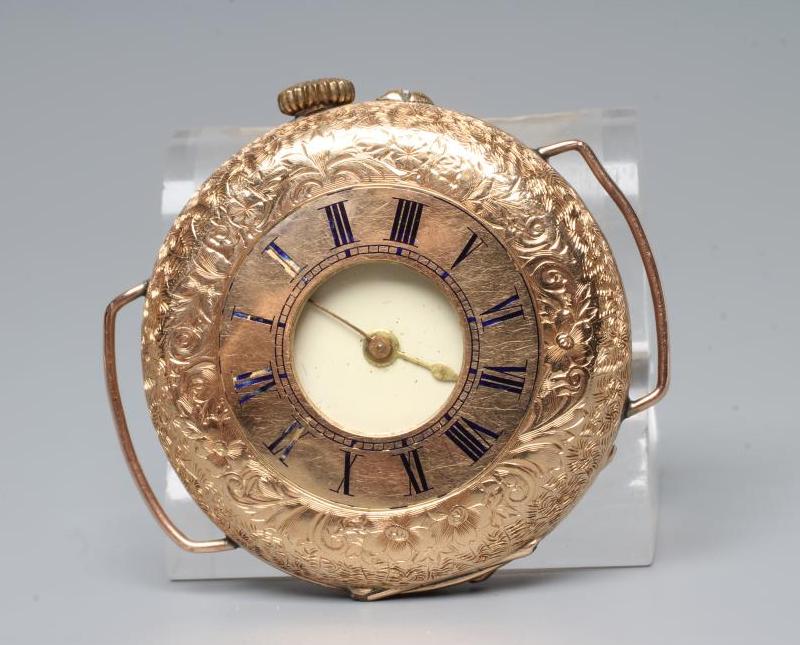 AN EDWARDIAN GENTLEMAN'S HALF HUNTER WRISTWATCH Image