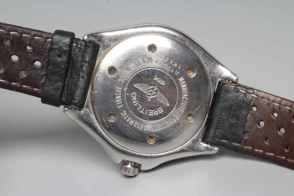 A GENTLEMAN'S BREITLING AUTOMATIC WRISTWATCH Image