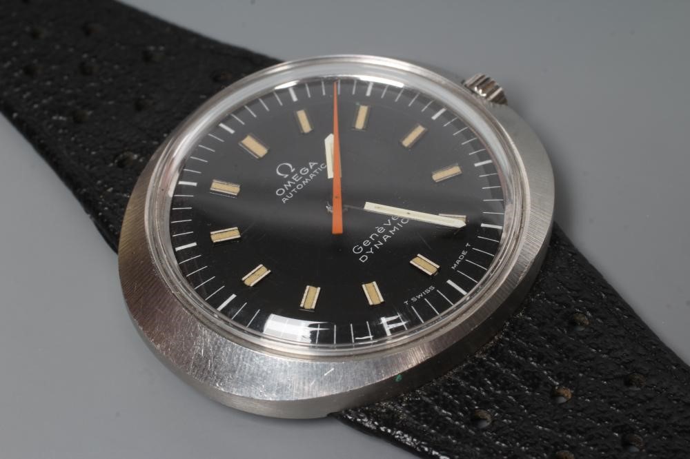 A GENTLEMAN'S OMEGA AUTOMATIC DYNAMIC WRISTWATCH Image