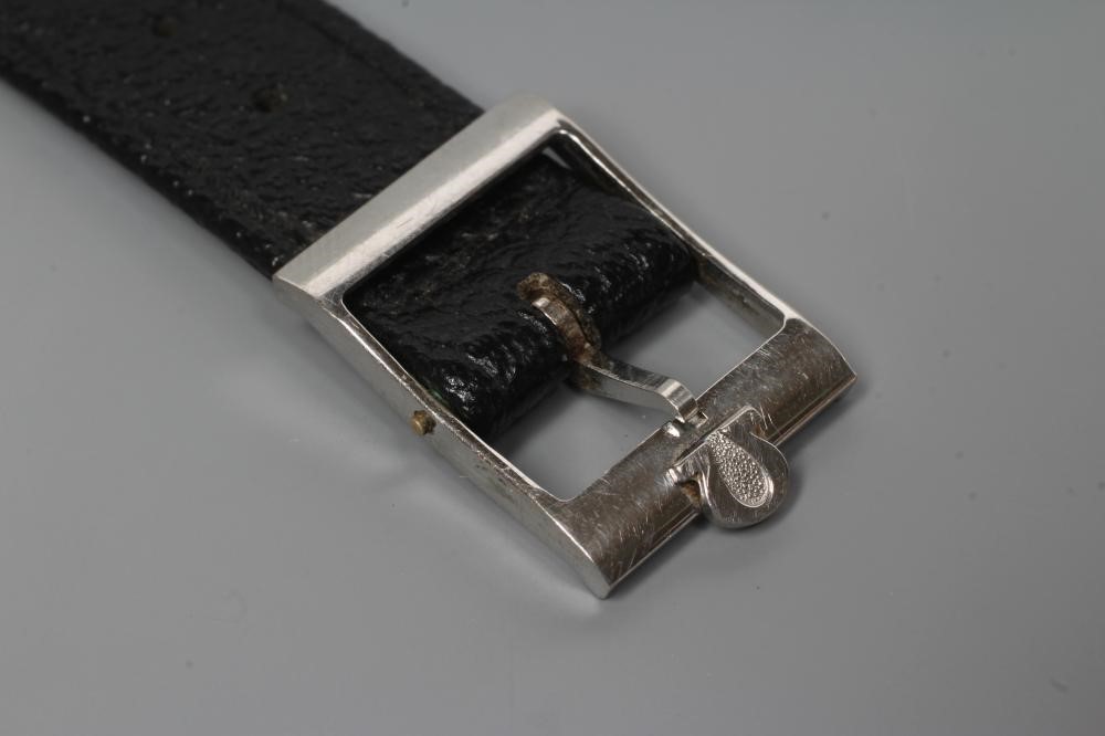 A GENTLEMAN'S OMEGA AUTOMATIC DYNAMIC WRISTWATCH Image