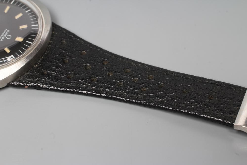 A GENTLEMAN'S OMEGA AUTOMATIC DYNAMIC WRISTWATCH Image